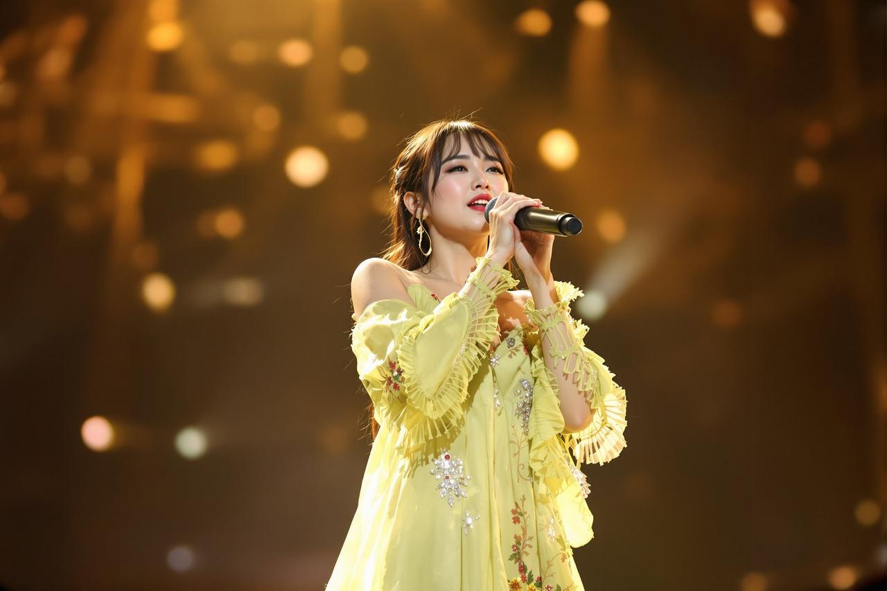 赵思雨新歌《微光》连续八周霸榜，年度金曲预定 - 黑料网爆近期更新